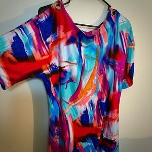 Cable & Gage flowey cold shoulder long top